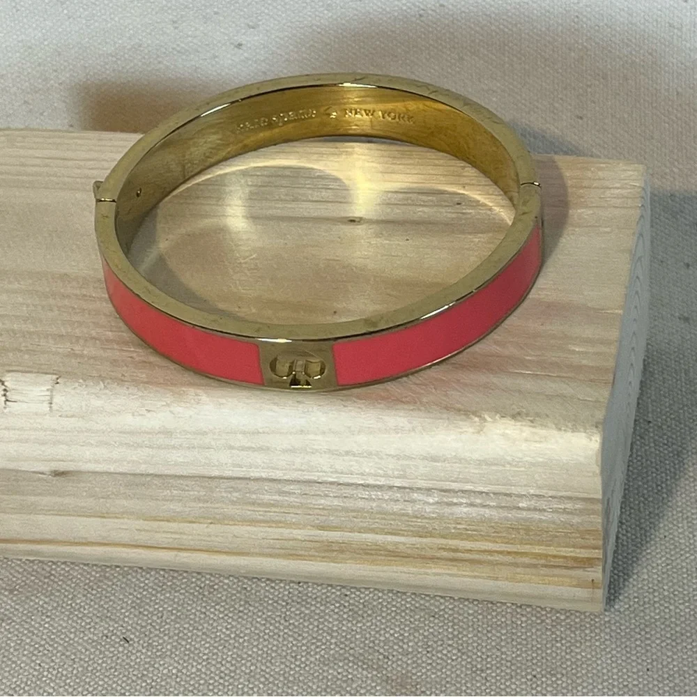 Kate Spade Vibrant Pink and Gold Bangle Bracelet Classic Luxury - Picture 6 of 7